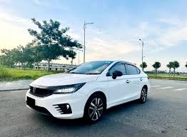 Thuê Xe Gia Đình Đi Du Lịch Cuối Tuần: Chọn Loại Xe Nào Cho Thoải Mái Và Tiết Kiệm?