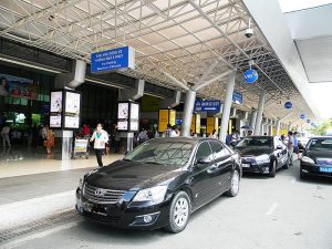 Giá taxi sân bay bao gồm những chi phí gì? Những điều khách hàng cần biết trước khi đặt xe